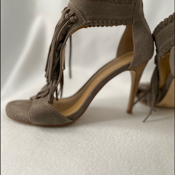 Chinese Laundry Sante Fe Grey Suede Leather Fringe Open Toe Sandals size 10 - Picture 16 of 16